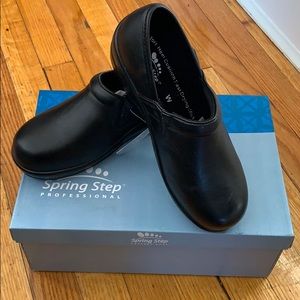Spring step clogs